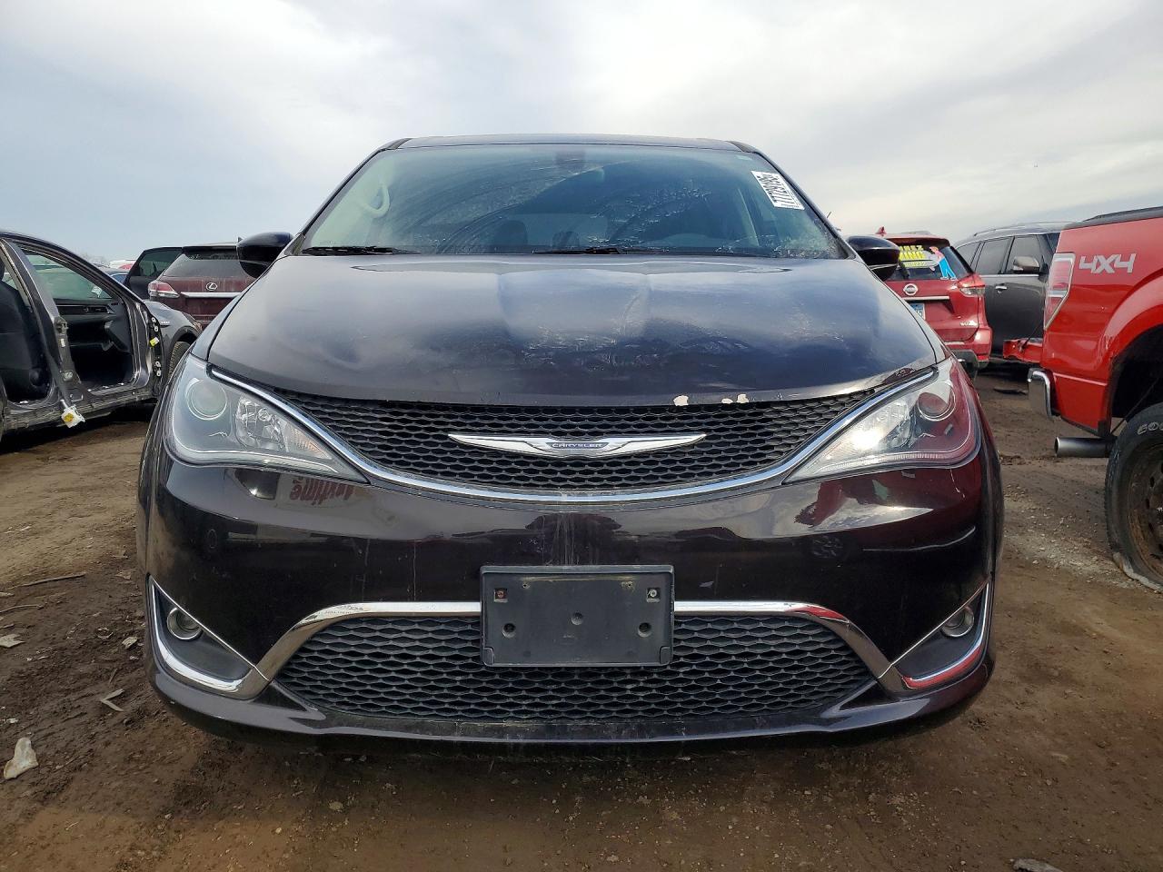 2017 Chrysler Pacifica Touring l