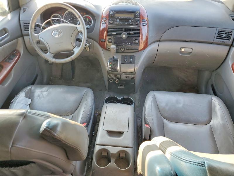 2005 Toyota Sienna xle 7 Passenger