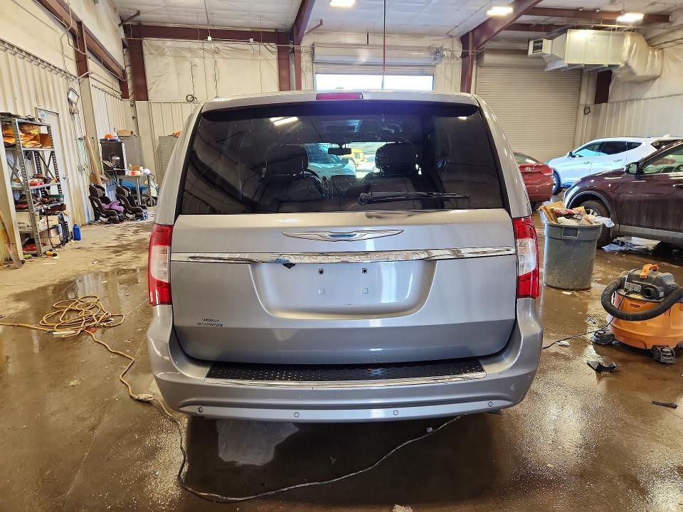 2013 Chrysler Town & Country Touring l