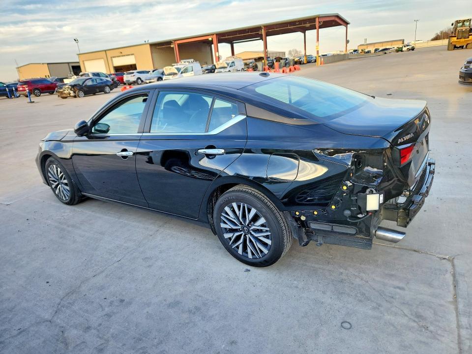 2025 Niss Altima 2.5 sv