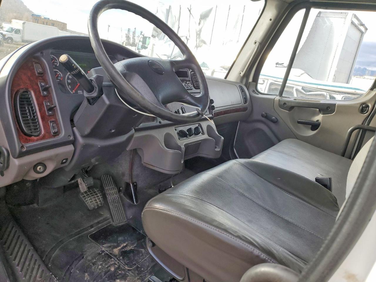 2019 Freightliner M2 106 MED-Semi Truck