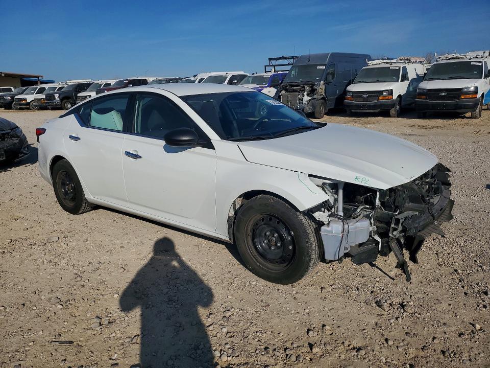 2024 Niss Altima 2.5 s