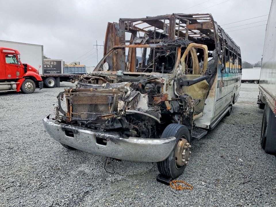 2009 Chevrolet C5500 Shuttle Bus