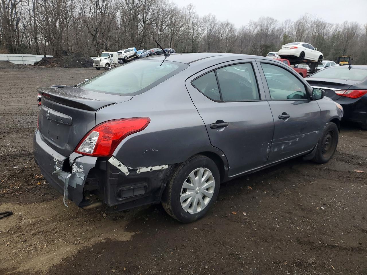 2017 Niss Versa s