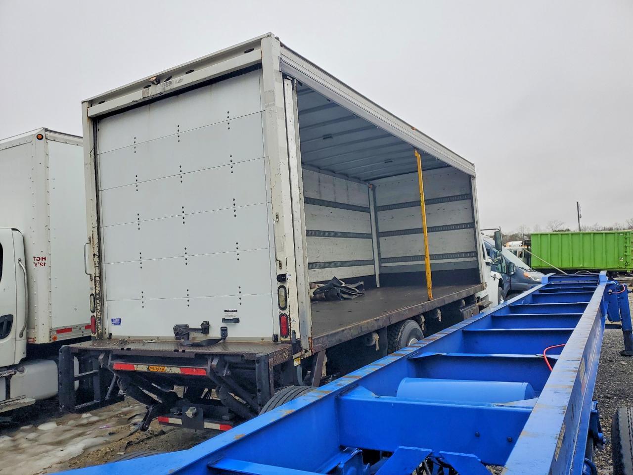 2015 Freightliner Business Class M2 BOX Truck