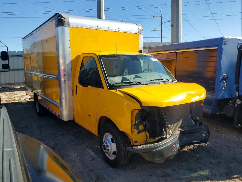 2022 GMC Savana Cut-box Truck