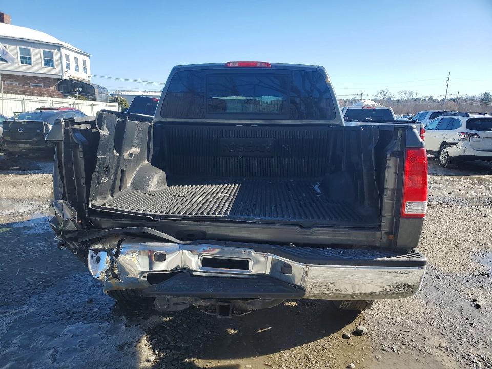 2011 Nissan Titan s