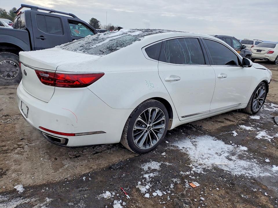 2017 KIA Cadenza