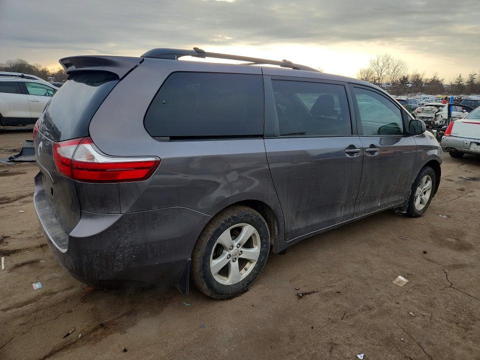 2015 Toyota Sienna le 8-passenger