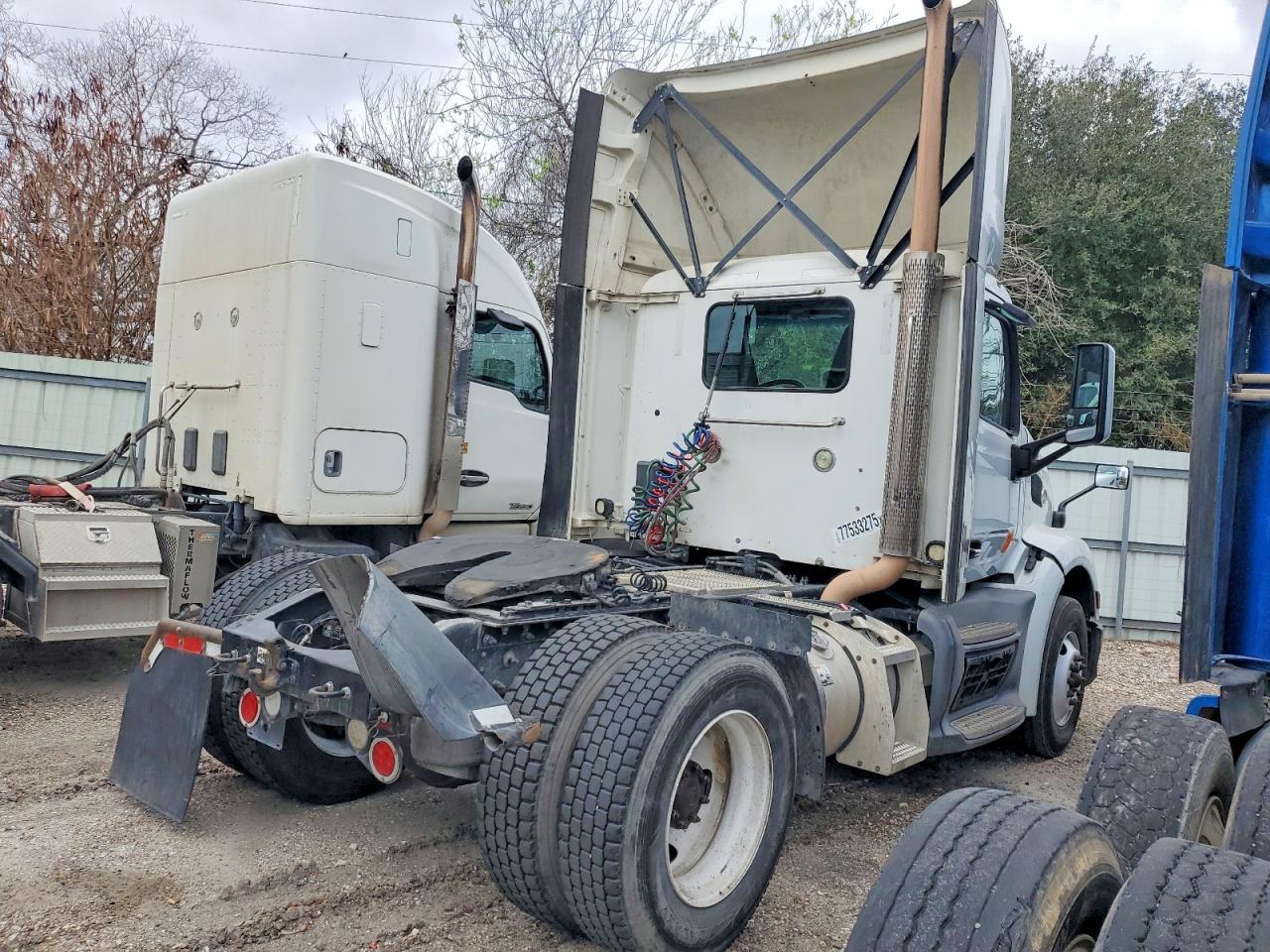 2018 Peterbilt 579 Semi Truck