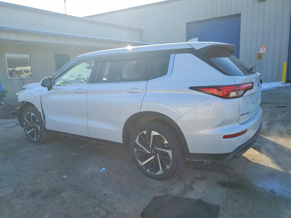 2022 Mitsubishi Outlander es