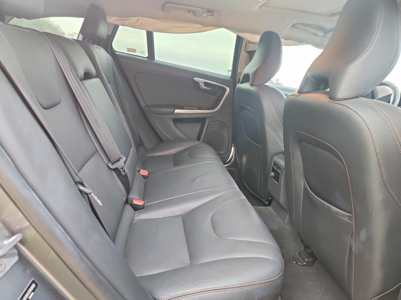 2016 Volvo V60 Cross Country Premier