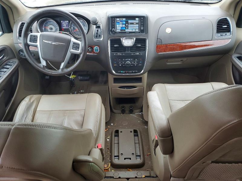 2013 Chrysler Town & Country Touring l