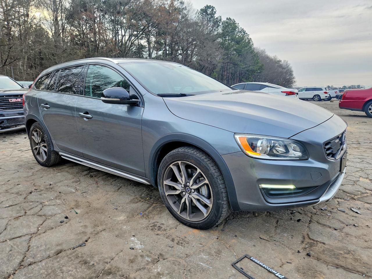 2016 Volvo V60 Cross Country Premier