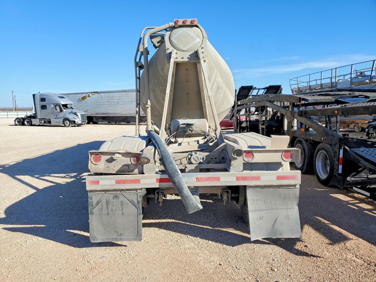 2005 LBT Pneumatic DRY Bulk Trailer