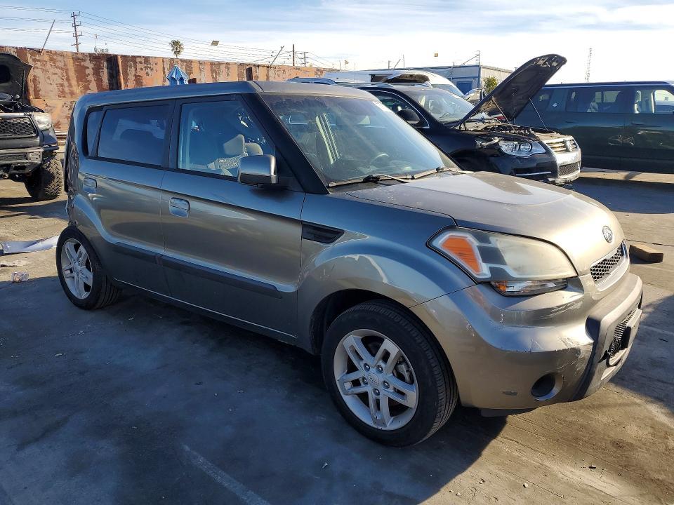 2010 KIA Soul +