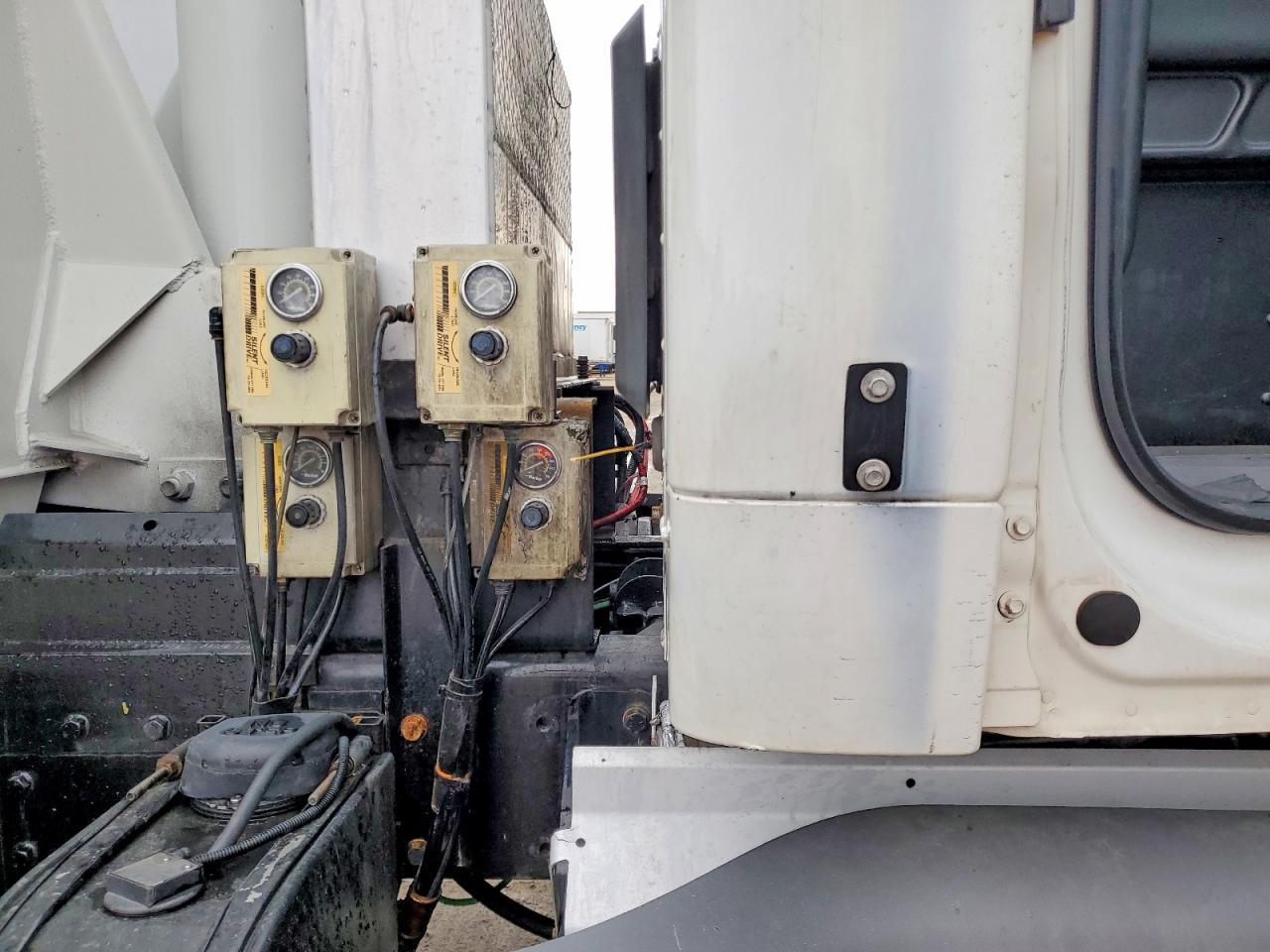 2016 Peterbilt 579 Dump Truck