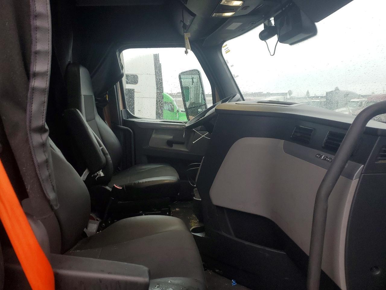 2022 Freigliner 2022 Freightliner Cascadia 126 Semi Truck