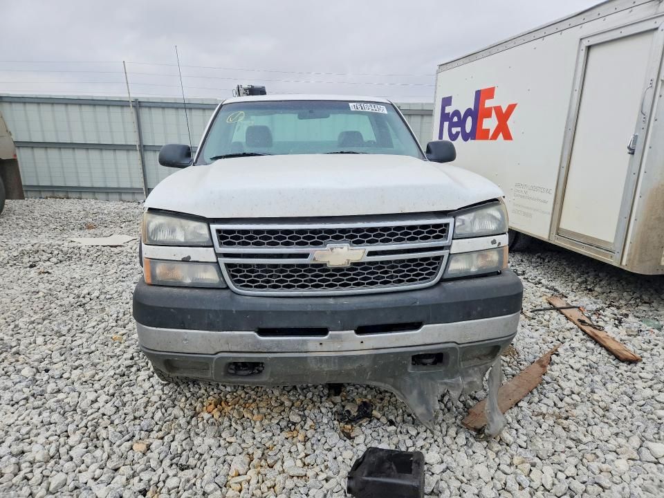 2005 Chevrolet Silverado 2500 Utility / Service Truck