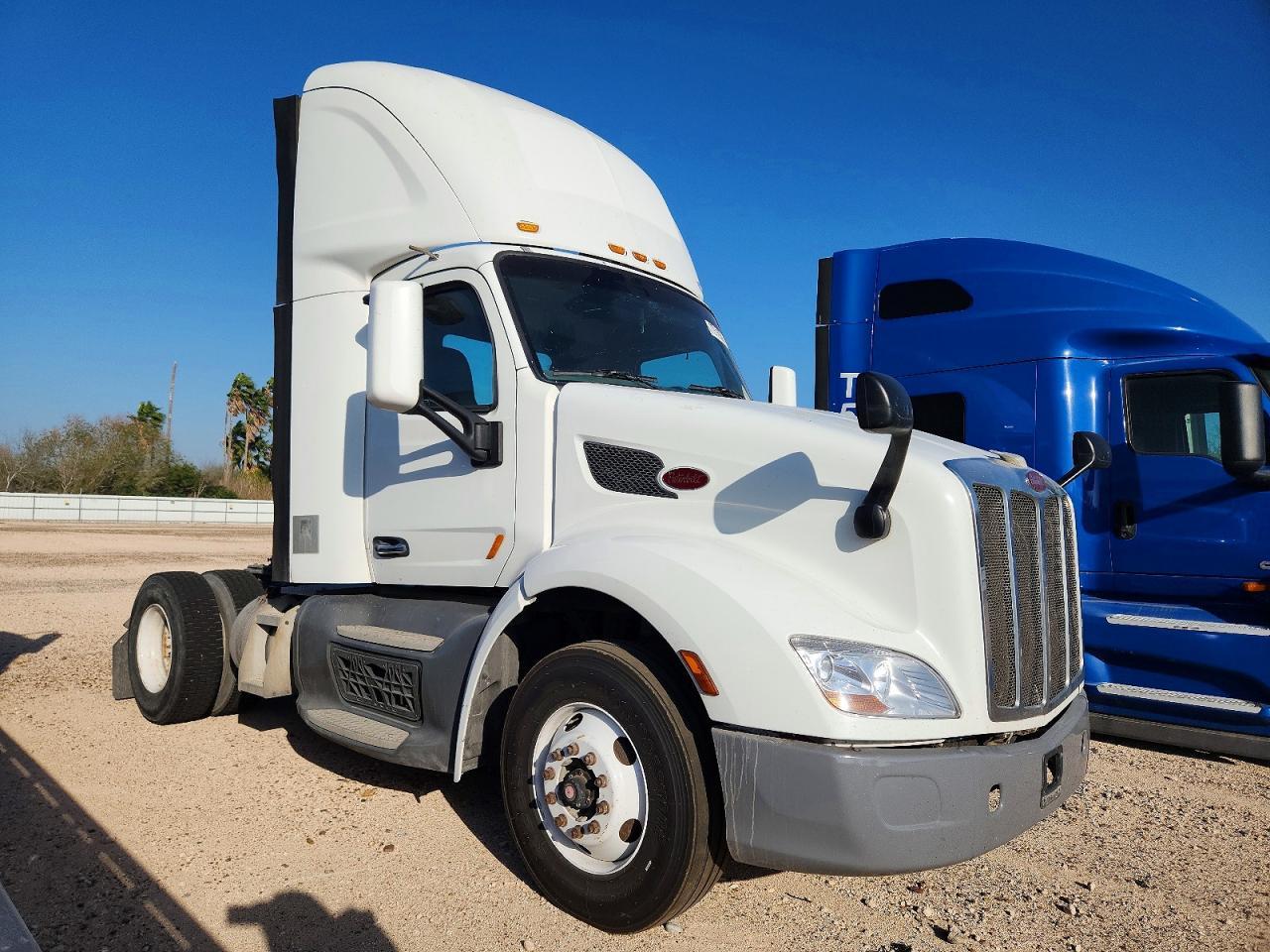 2017 Peterbilt Tractor 2017 Peterbilt 579 Semi Truck