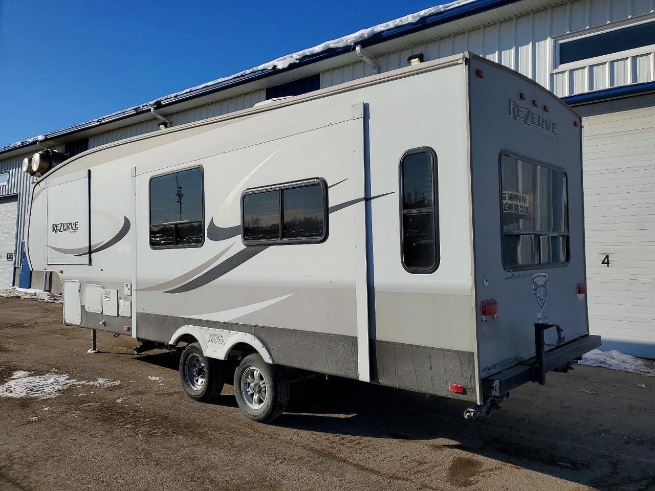 2015 Crossroads Rezerve-Camper