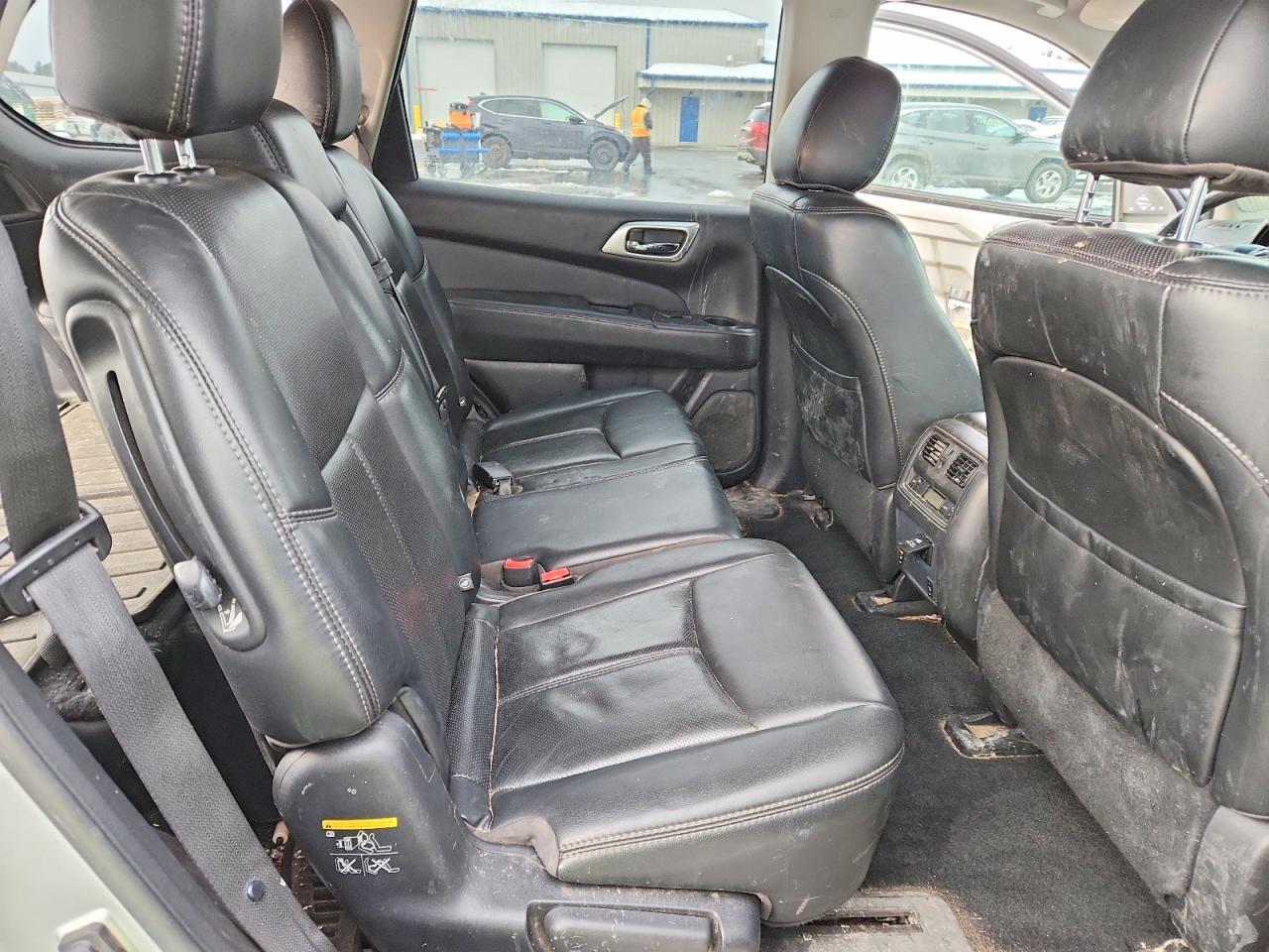 2016 Nissan Pathfinder s