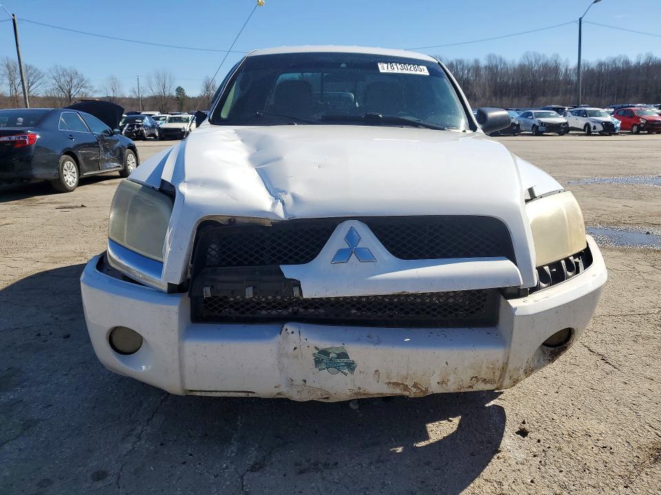 2006 Mitsubishi Raider LS