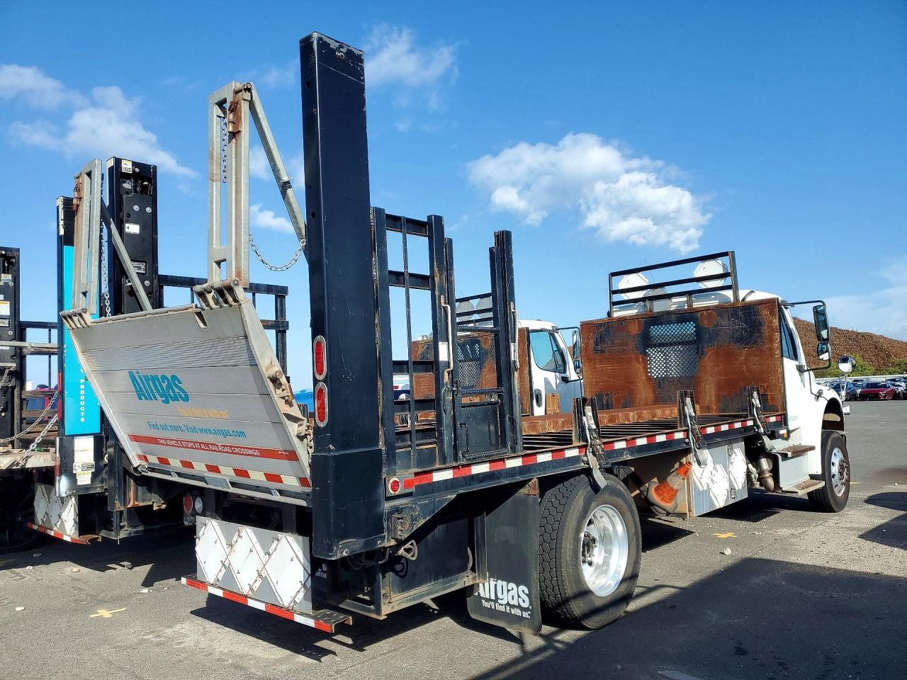 2014 Freightliner Business Class M2 Flatbed Truck