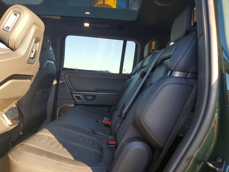 2024 Rivian R1S Adventure