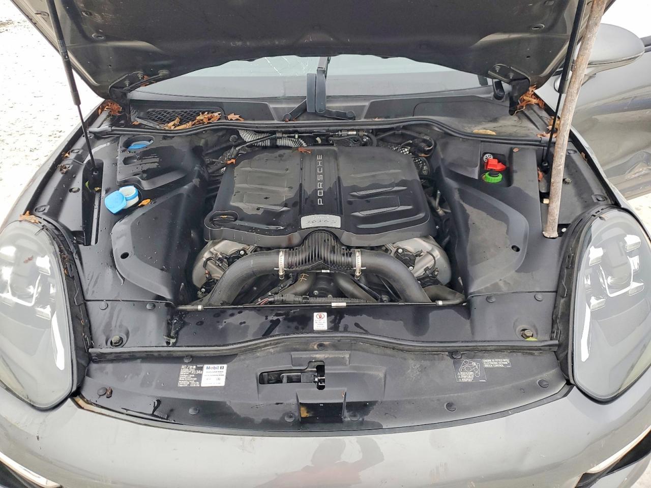 2016 Porsche Cayenne s