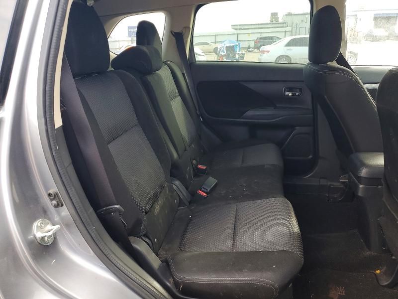 2017 Mitsubishi Outlander es