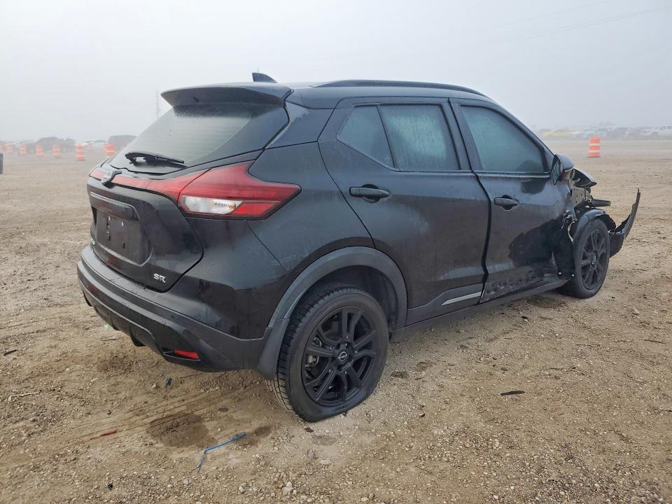2022 Nissan Kicks sr