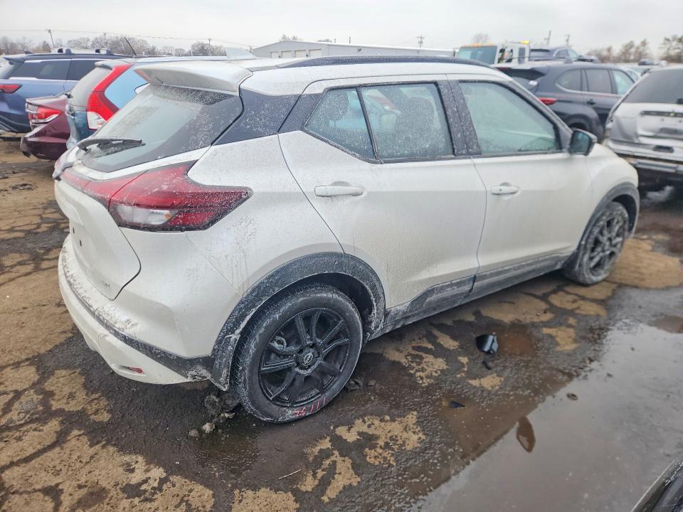 2024 Nissan Kicks sr