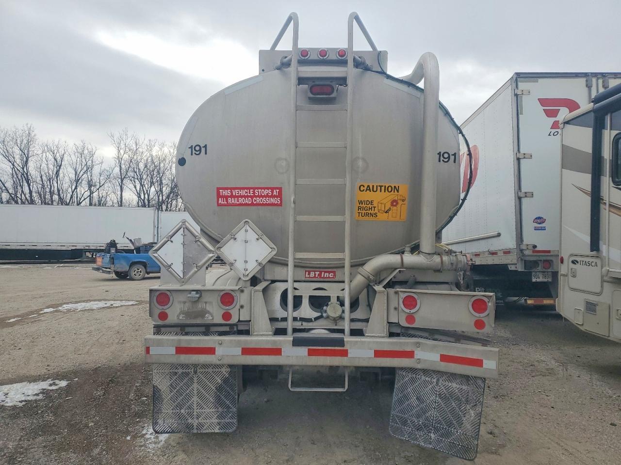 2009 LBT Fuel Tank Trailer