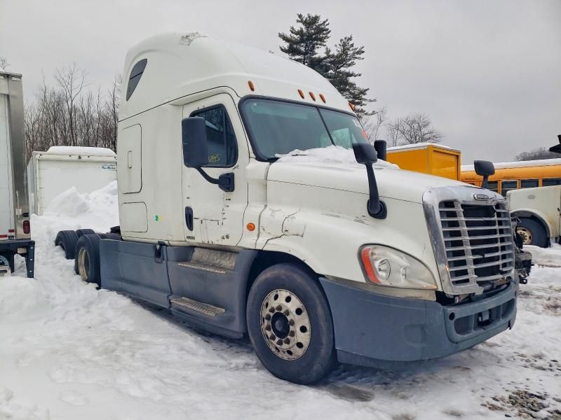 2016 Freightliner Cascadia 125 Semi Truck