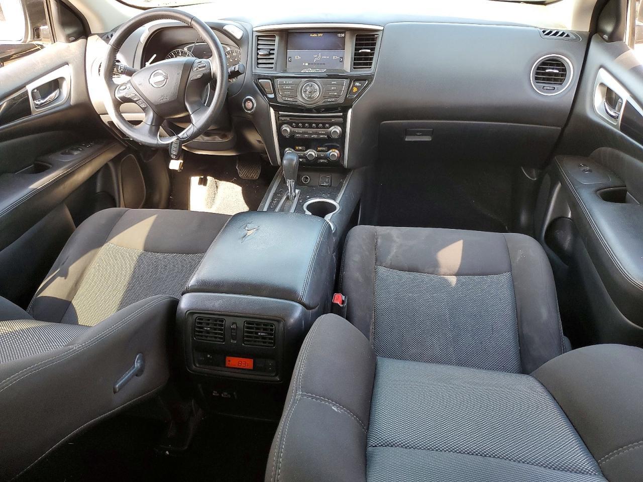 2019 Nissan Pathfinder sv