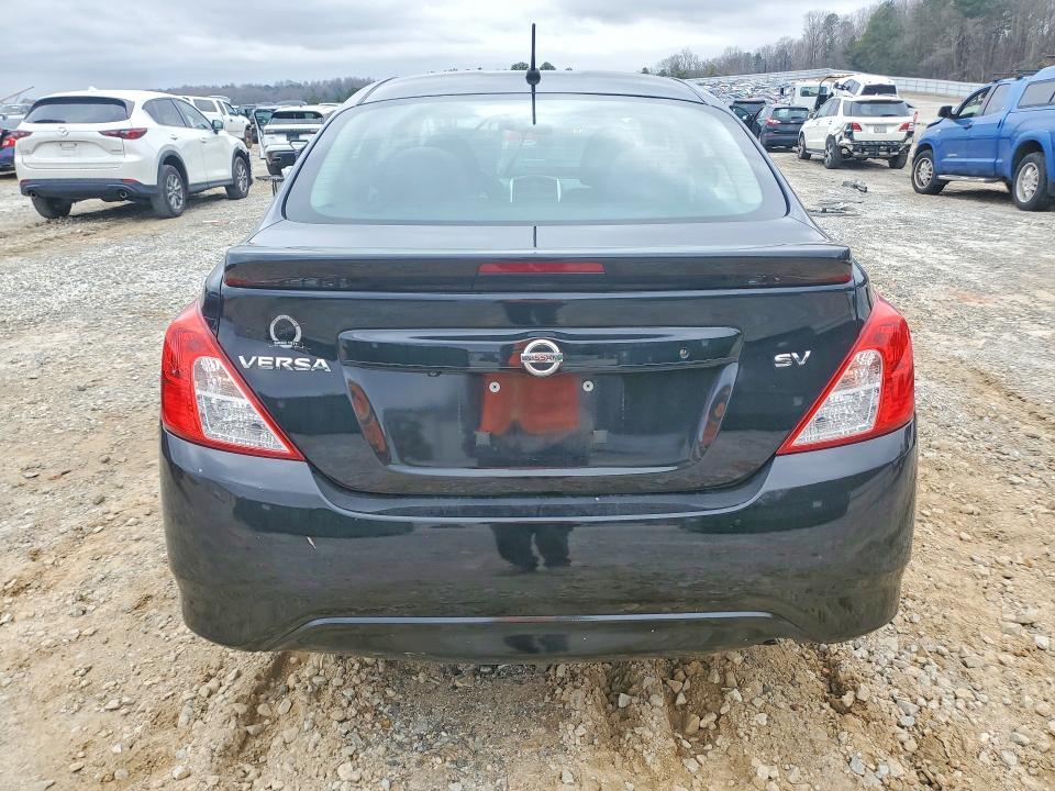 2018 Nissan Versa sv