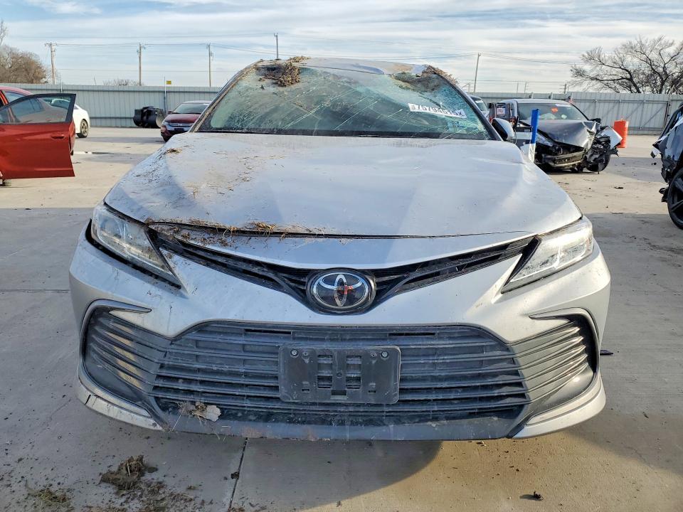 2024 Toyota Camry le