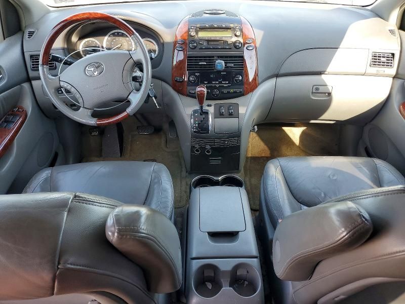 2005 Toyota Sienna xle