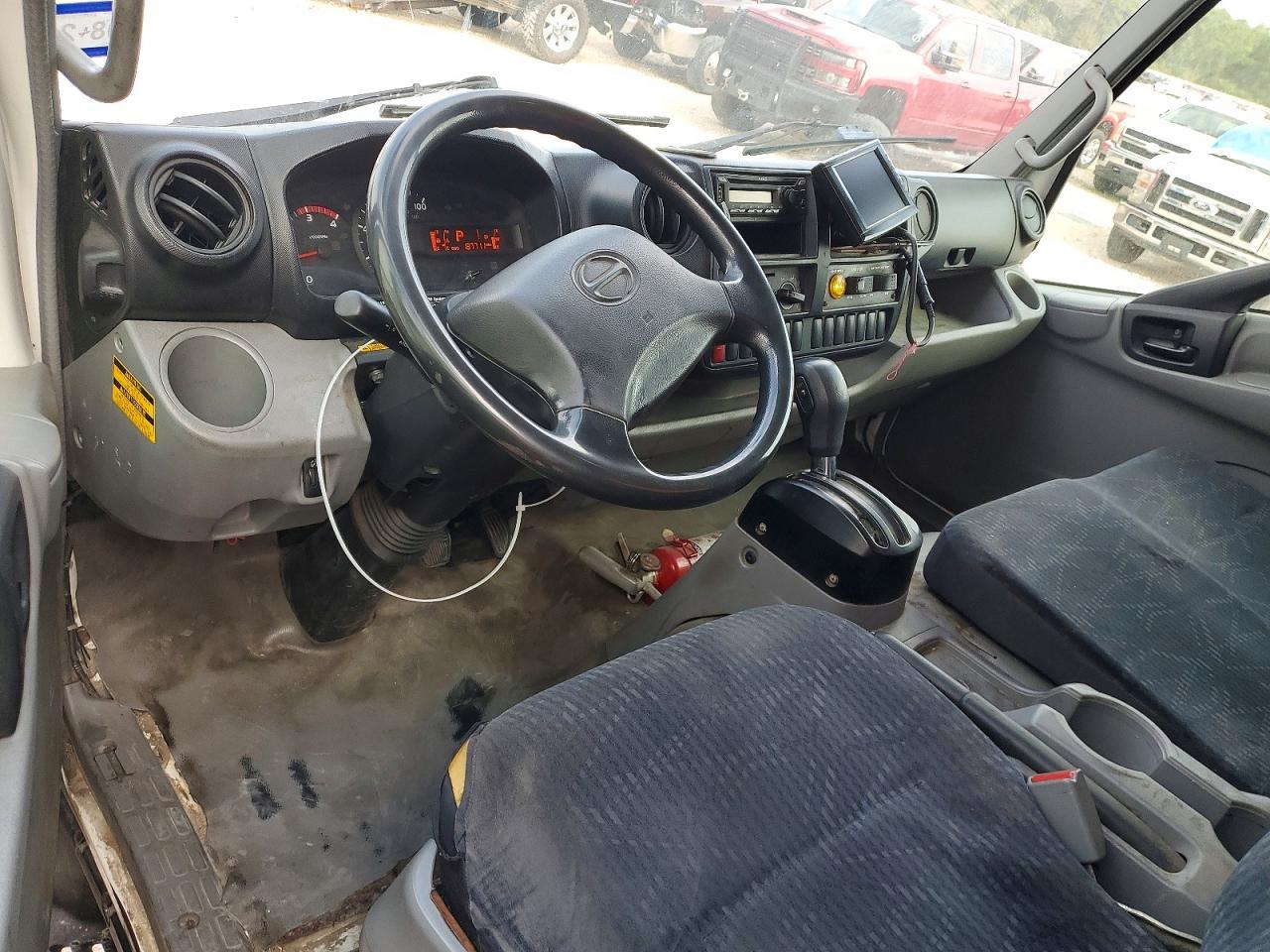 2018 Hino 195 BOX Truck