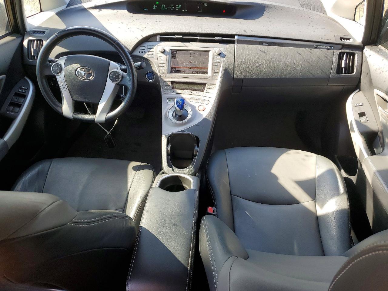 2014 Toyota Prius Plug-in Hybrid Advanced