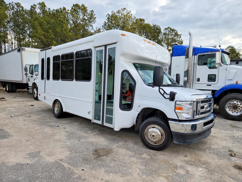 2025 Ford Econoline E450 Super Duty Cutaway van