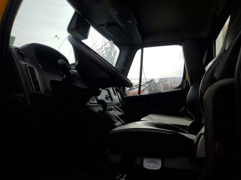 2026 Freightliner M2 106 Med-box Truck