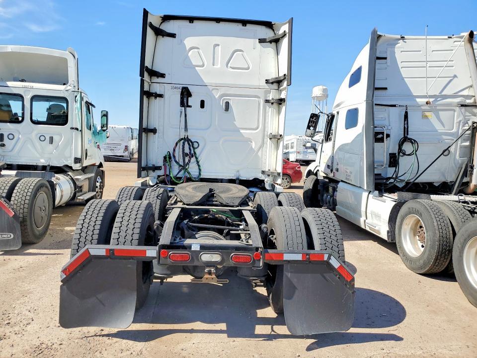 2021 Freightliner Cascadia 126 Semi Truck