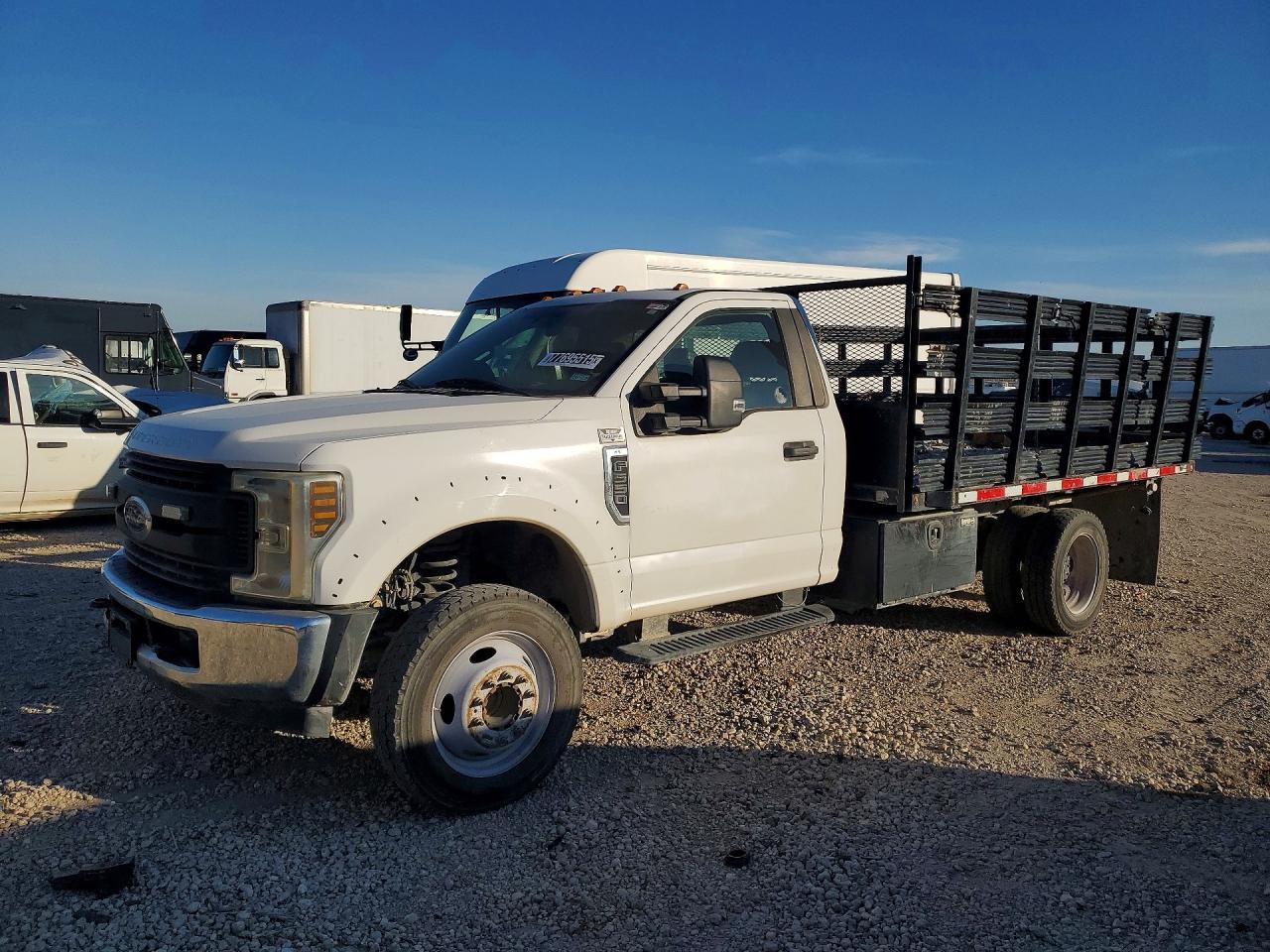 2018 Ford F550 Super Duty Flatbed Truck