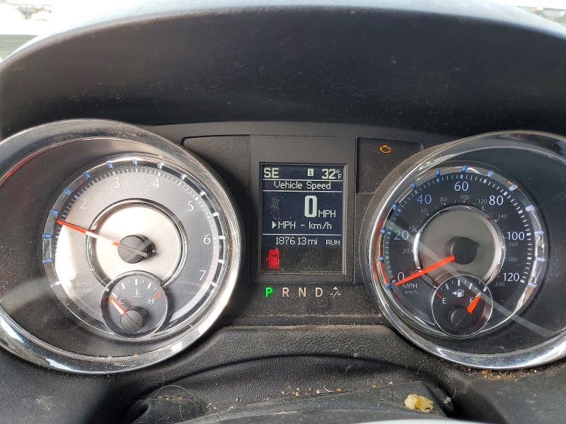 2011 Chrysler Town & Country Touring l