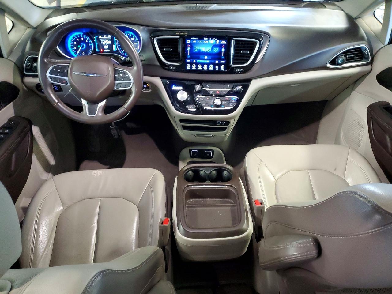 2017 Chrysler Pacifica Touring l