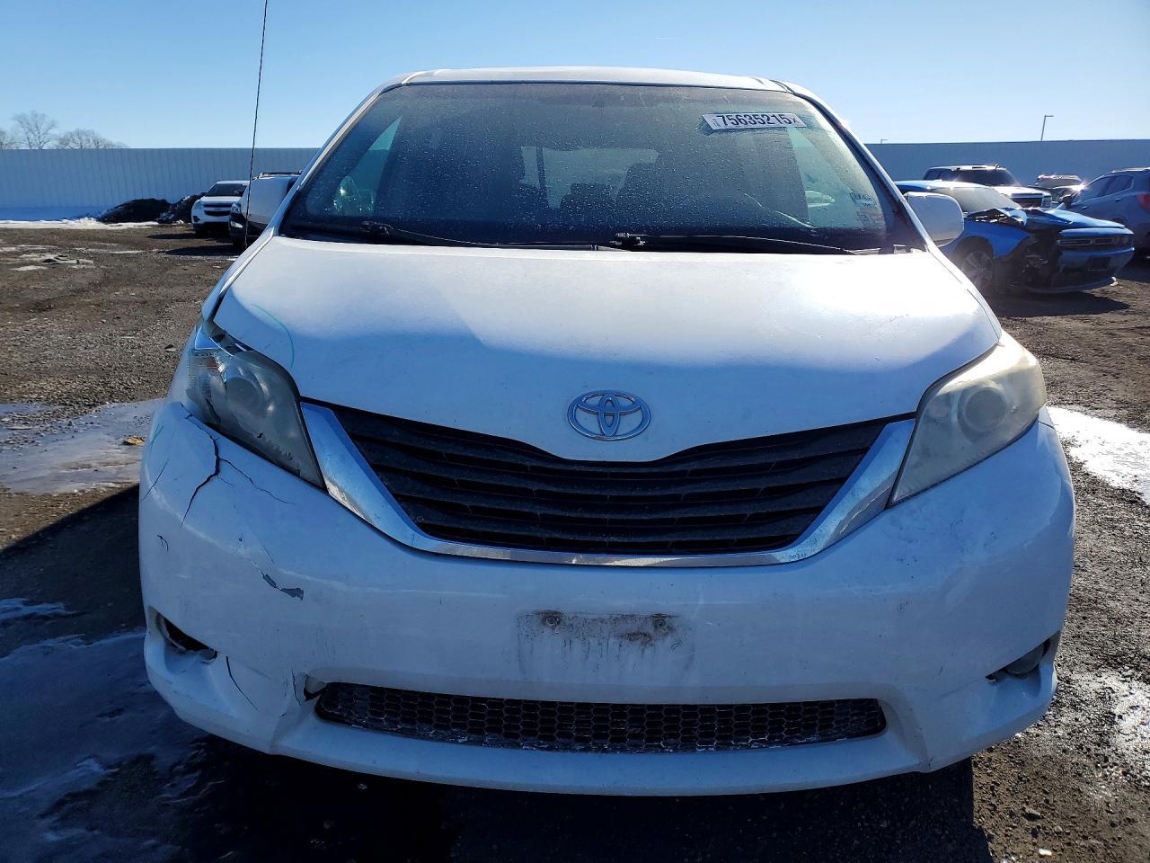 2011 Toyota Sienna le