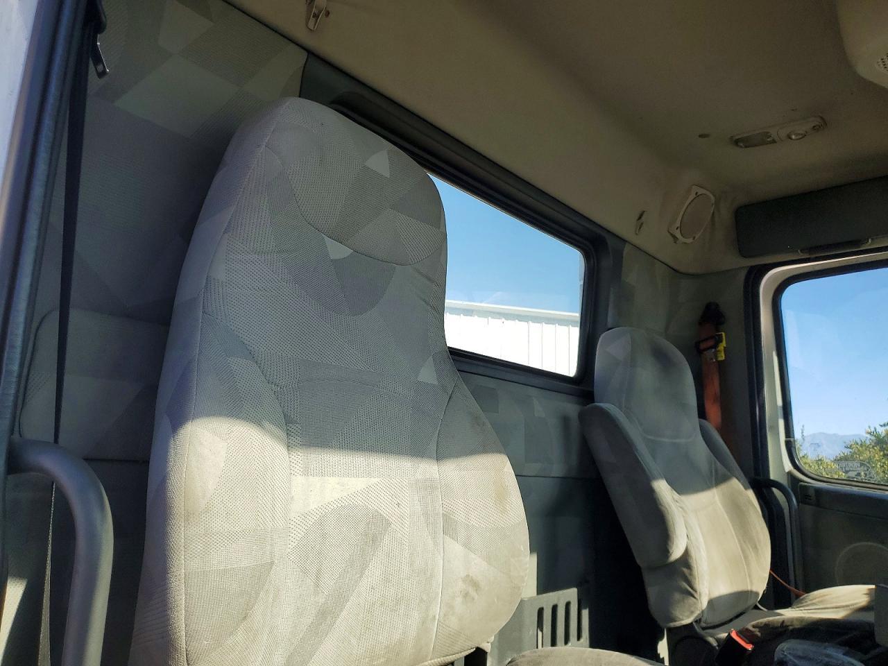 2012 Volvo VNL Semi Truck