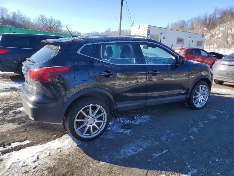 2017 Nissan Rogue Sport sl